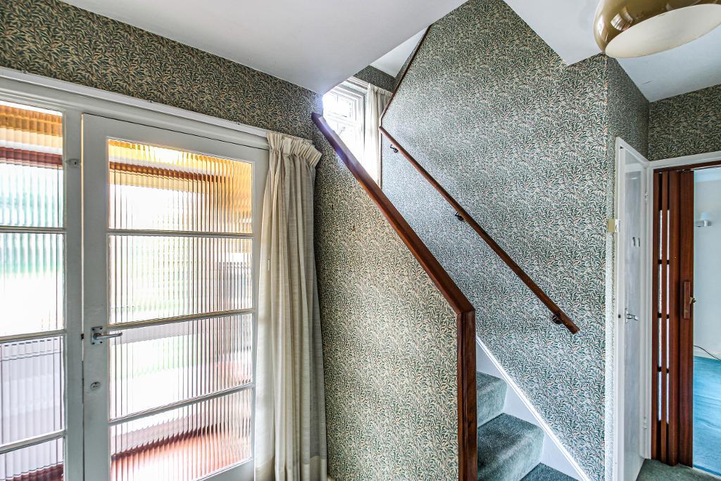 3 Bedroom Detached for Sale in Sanderstead, CR2 0HH