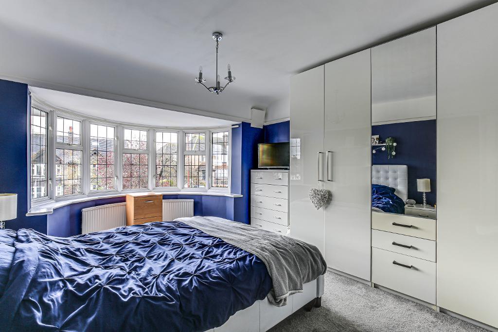 3 Bedroom Semi-Detached for Sale in Sanderstead, CR2 8BY