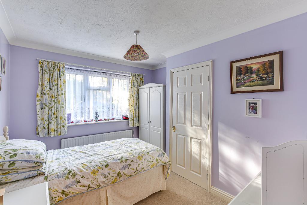 3 Bedroom Detached for Sale in Old Coulsdon, CR5 1SJ