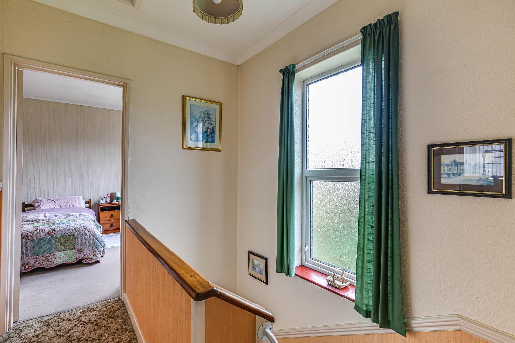 4 Bedroom Detached for Sale in South Croydon, CR2 0HG