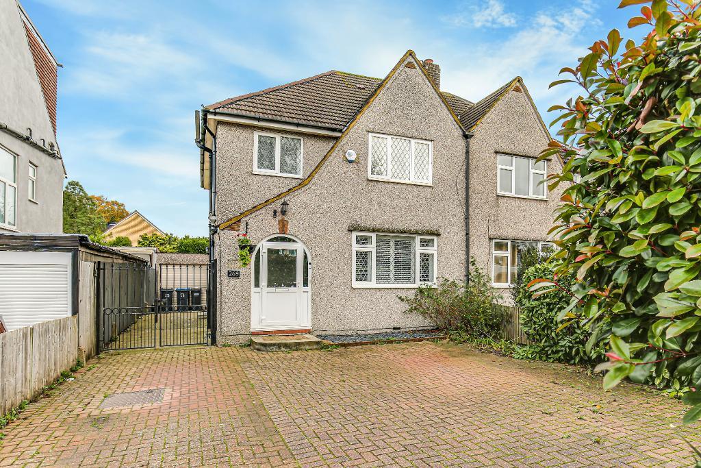 3 Bedroom Semi-Detached for Sale in South Croydon, CR2 9DF