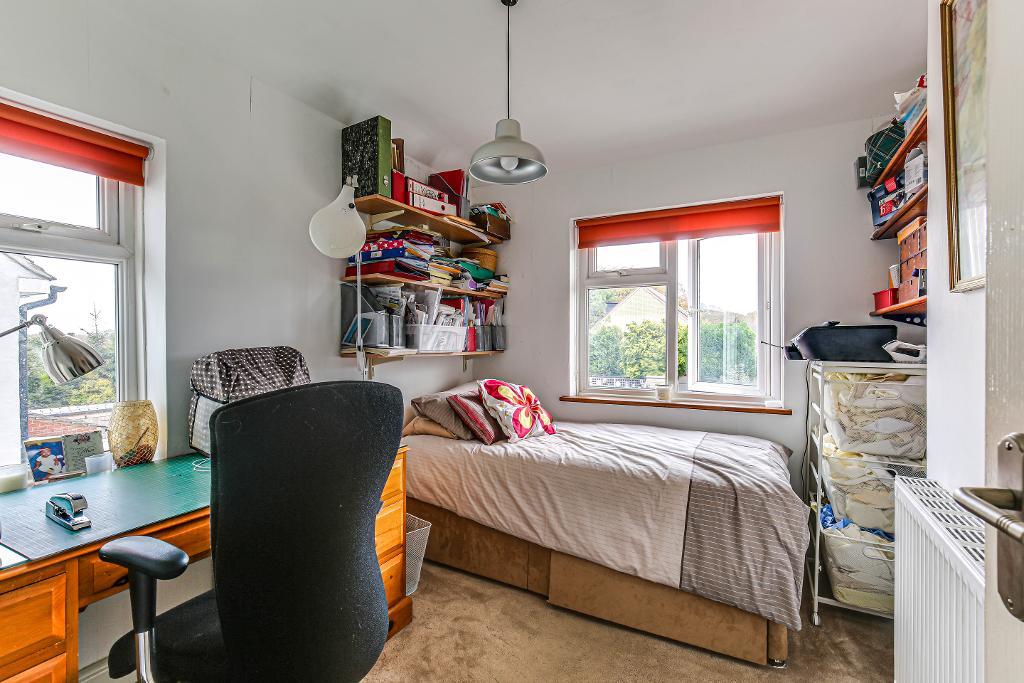 3 Bedroom Semi-Detached for Sale in South Croydon, CR2 9DF