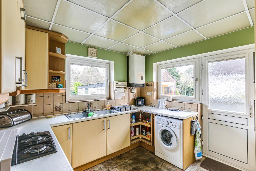 3 Bedroom Semi-Detached for Sale in South Croydon, CR2 9HS