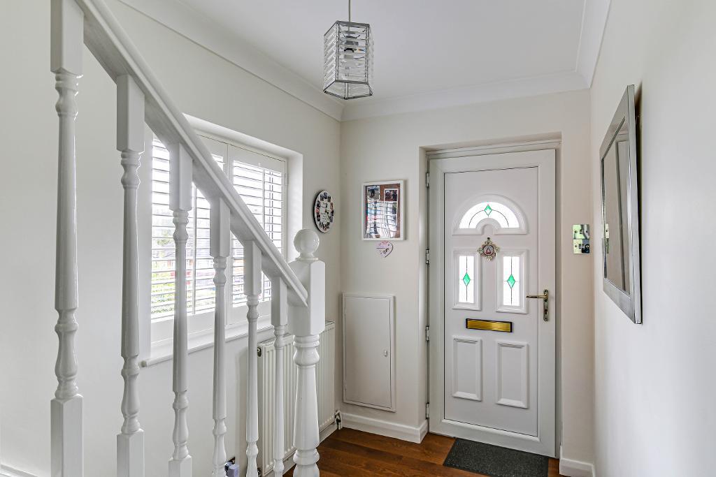 3 Bedroom Semi-Detached for Sale in Sanderstead, CR2 9NQ