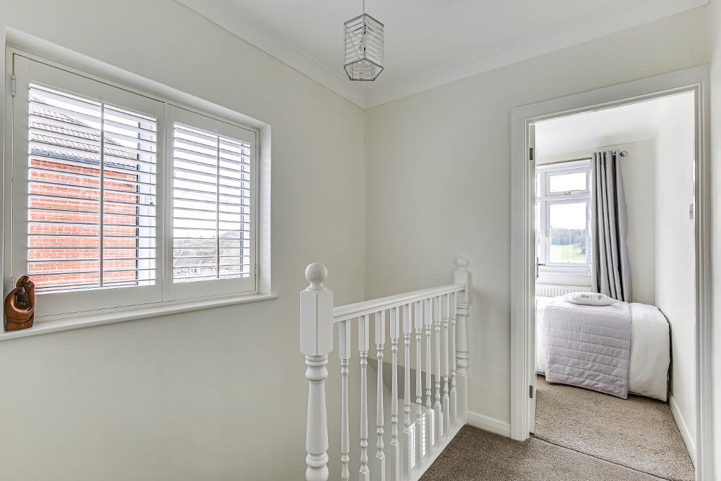 3 Bedroom Semi-Detached for Sale in Sanderstead, CR2 9NQ