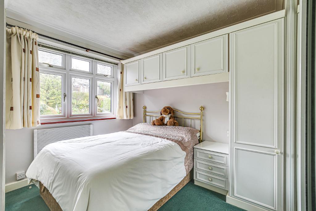 3 Bedroom Semi-Detached for Sale in Sanderstead, CR2 9NQ