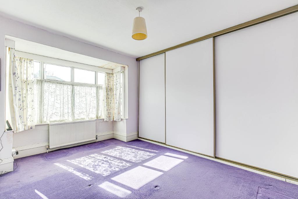 4 Bedroom Semi-Detached for Sale in Sanderstead, CR2 0NW