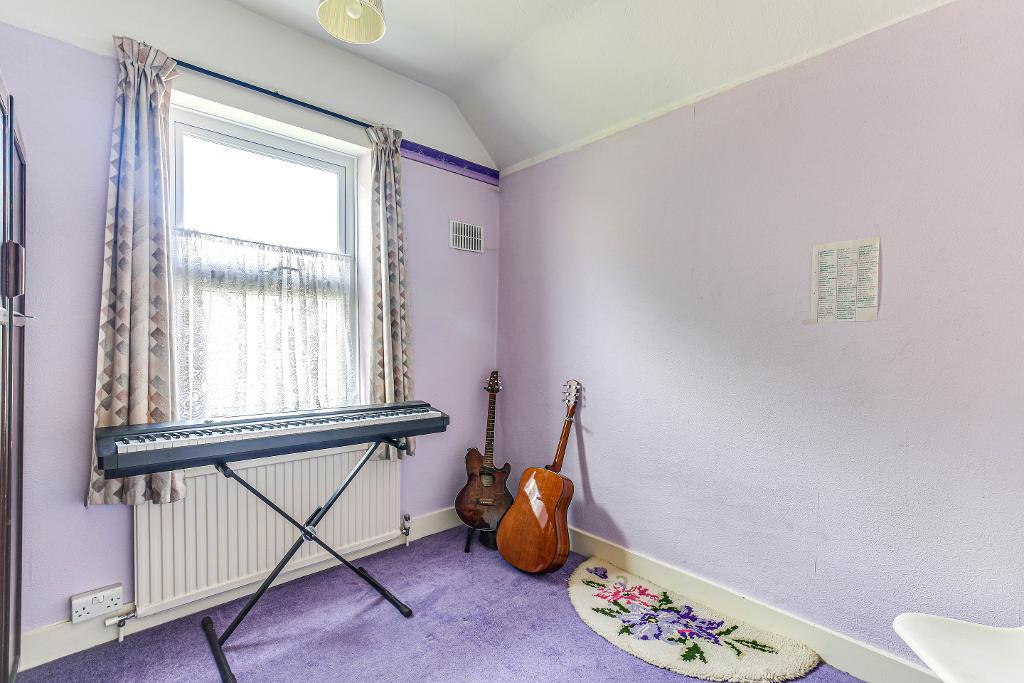 4 Bedroom Semi-Detached for Sale in Sanderstead, CR2 0NW