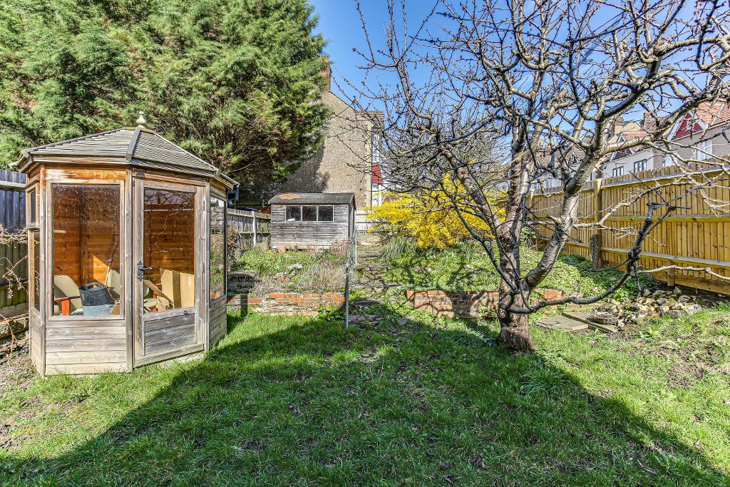 4 Bedroom Semi-Detached for Sale in Sanderstead, CR2 0NW