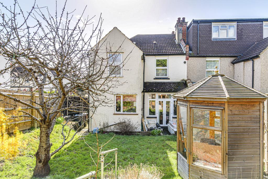4 Bedroom Semi-Detached for Sale in Sanderstead, CR2 0NW