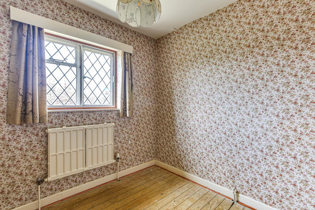 4 Bedroom Detached for Sale in Sanderstead, CR2 0DG