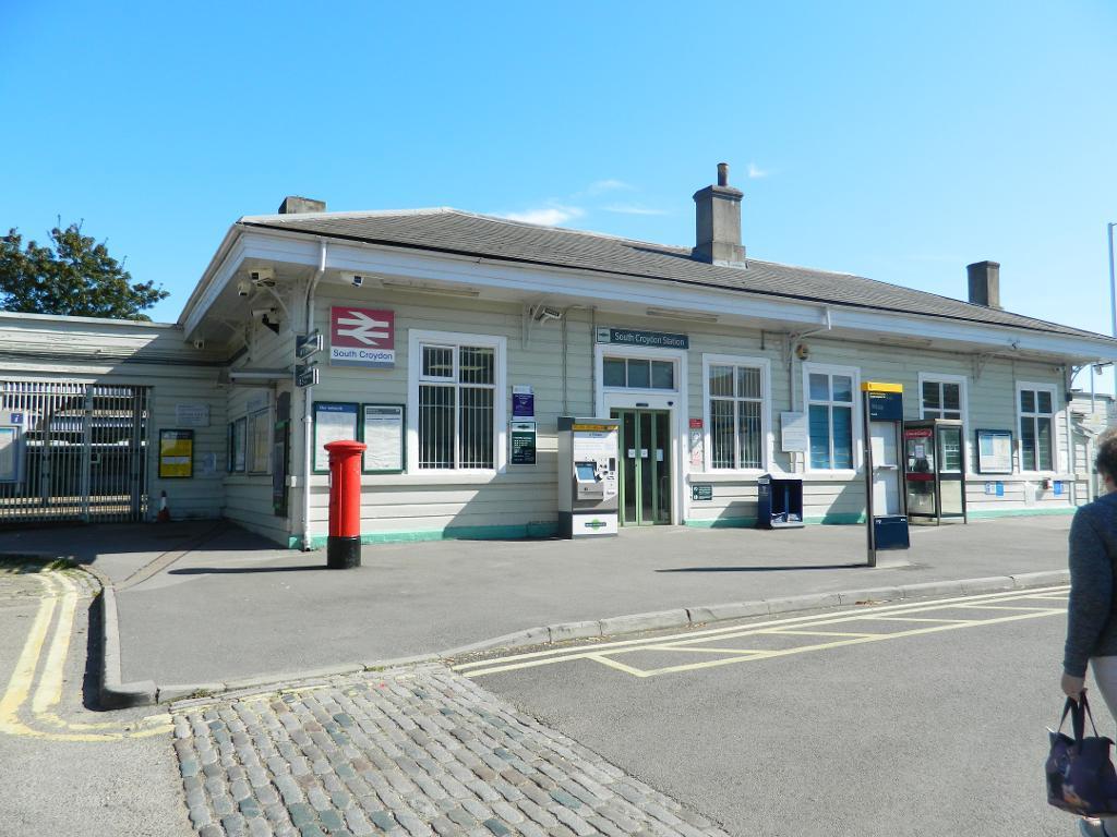 3 Bedroom Detached for Sale in Sanderstead, CR2 8BN