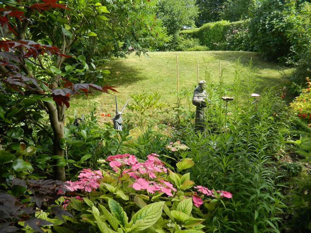 3 Bedroom Semi-Detached for Sale in Sanderstead, CR2 9NQ