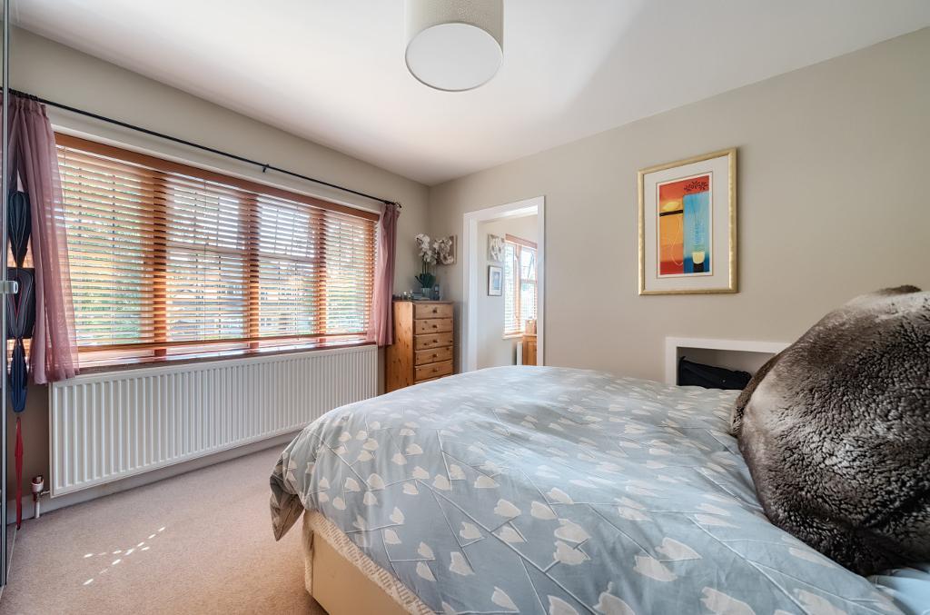 5 Bedroom Detached for Sale in South Croydon, CR2 9JE