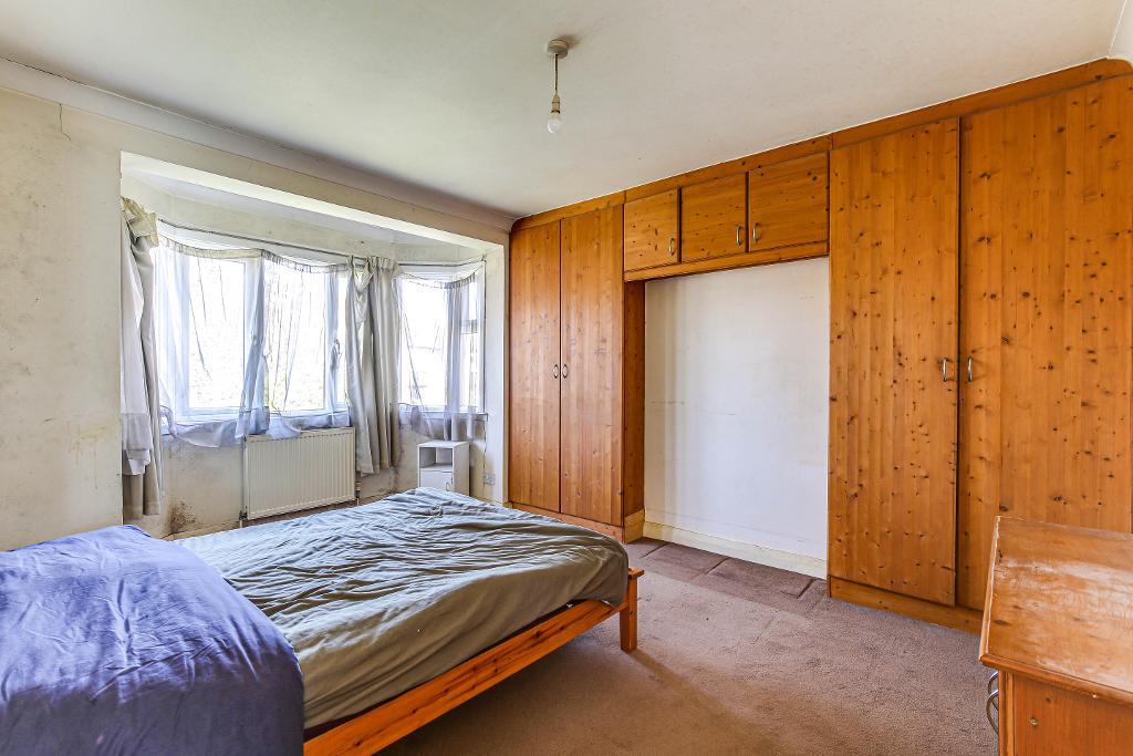 3 Bedroom Semi-Detached for Sale in South Croydon, CR2 9NJ