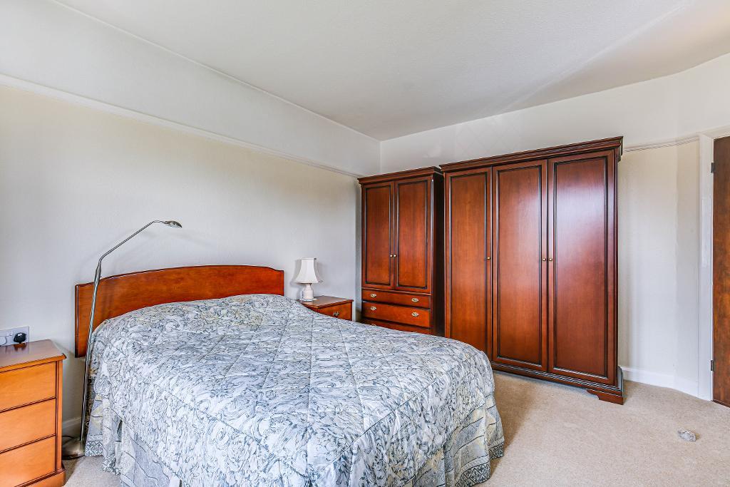 3 Bedroom Detached Bungalow for Sale in Sanderstead, CR2 9HQ