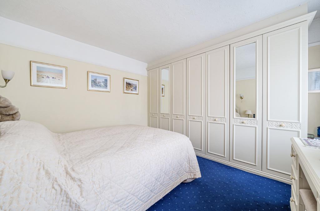 4 Bedroom Detached for Sale in South Croydon, CR2 0JQ