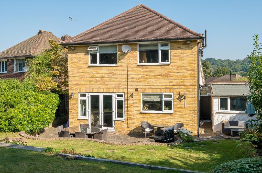 3 Bedroom Detached for Sale in South Croydon, CR2 0EP