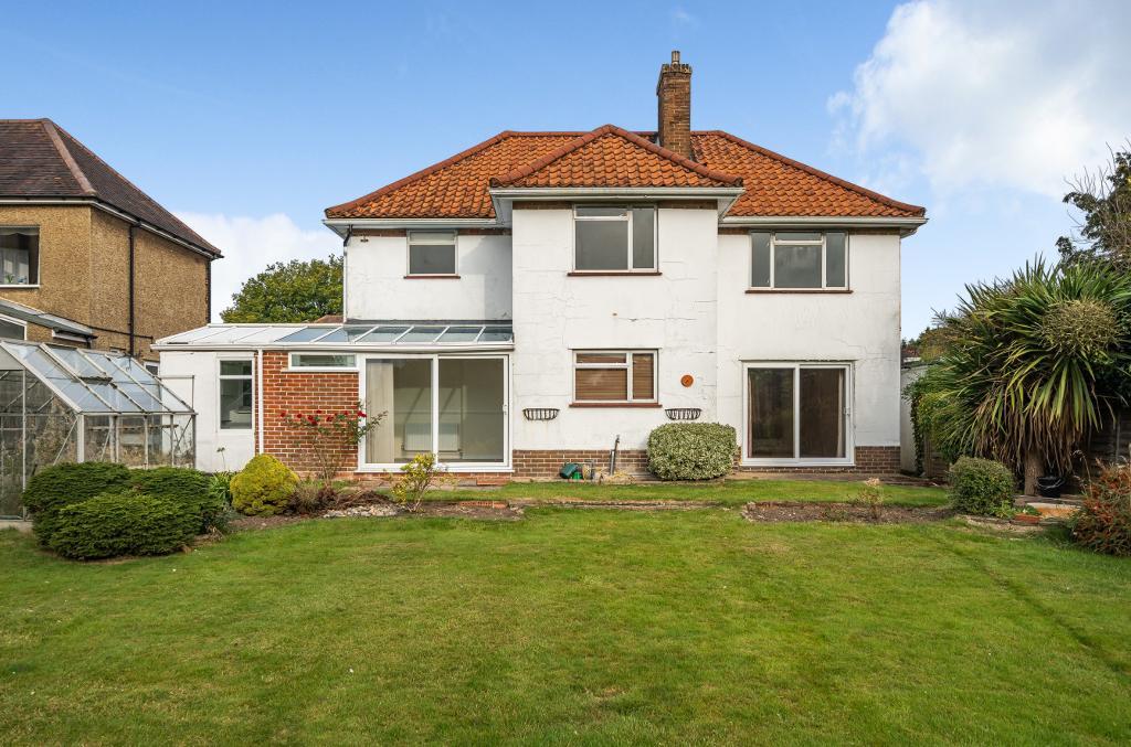 4 Bedroom Detached for Sale in South Croydon, CR2 9LD