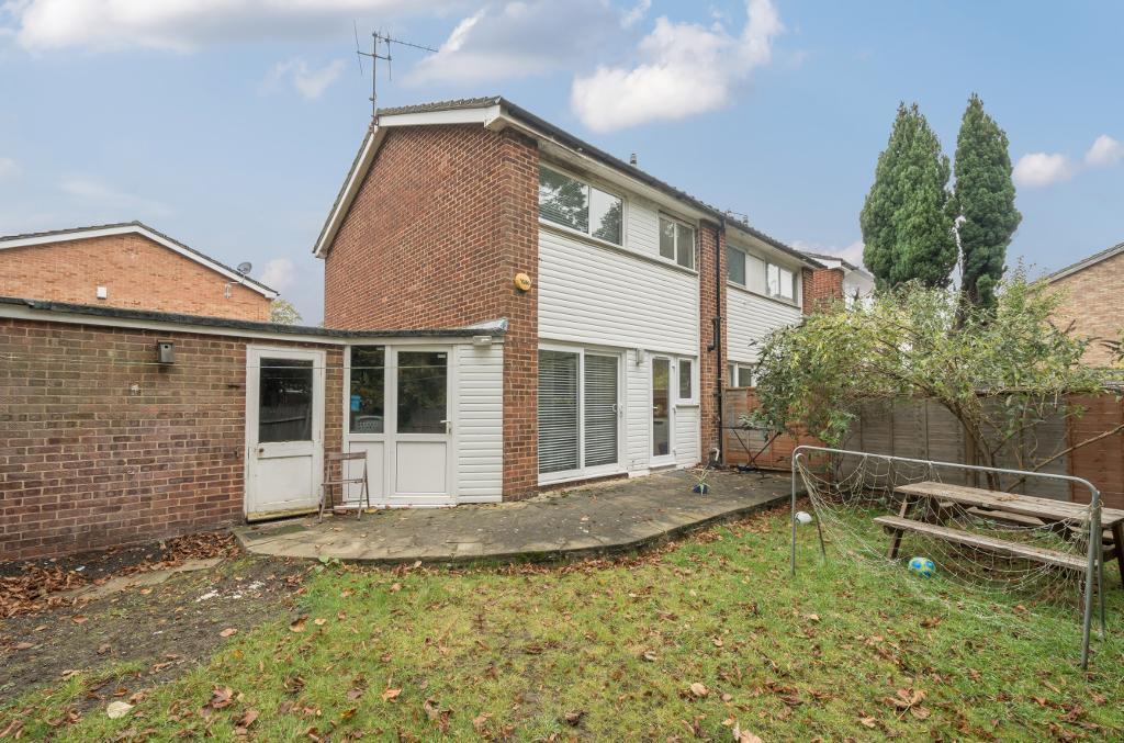 3 Bedroom Semi-Detached for Sale in South Croydon, CR2 6NA
