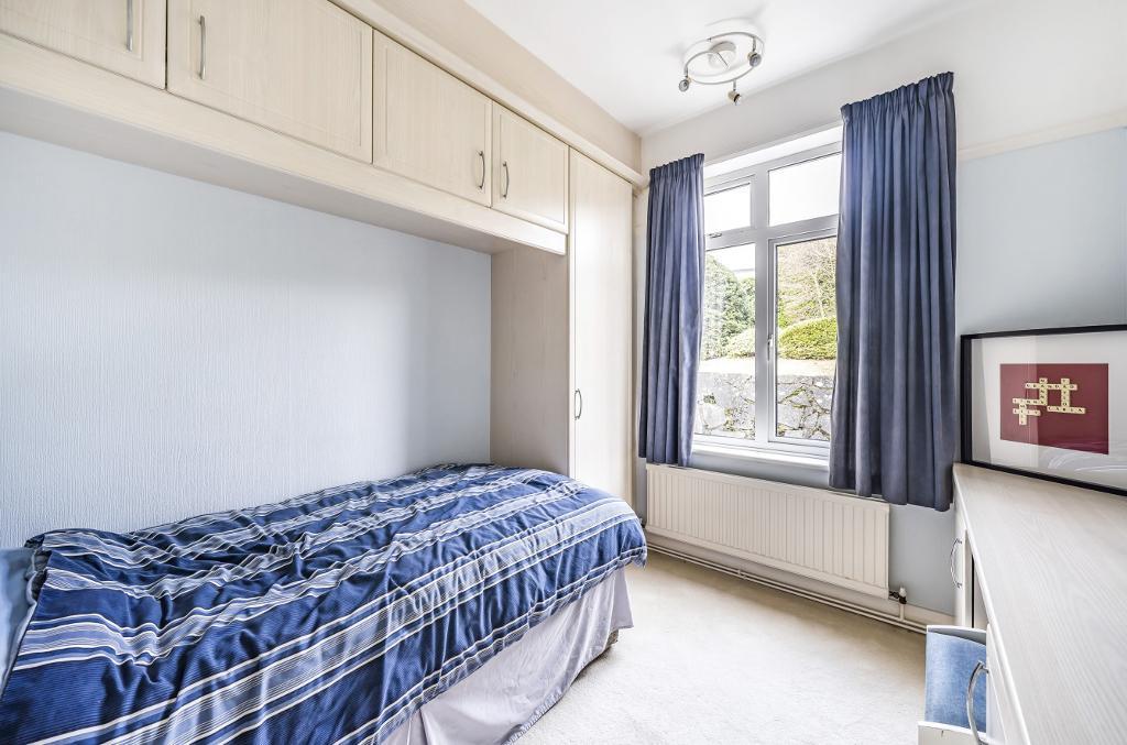 3 Bedroom Detached Bungalow for Sale in Selsdon, CR2 8QJ