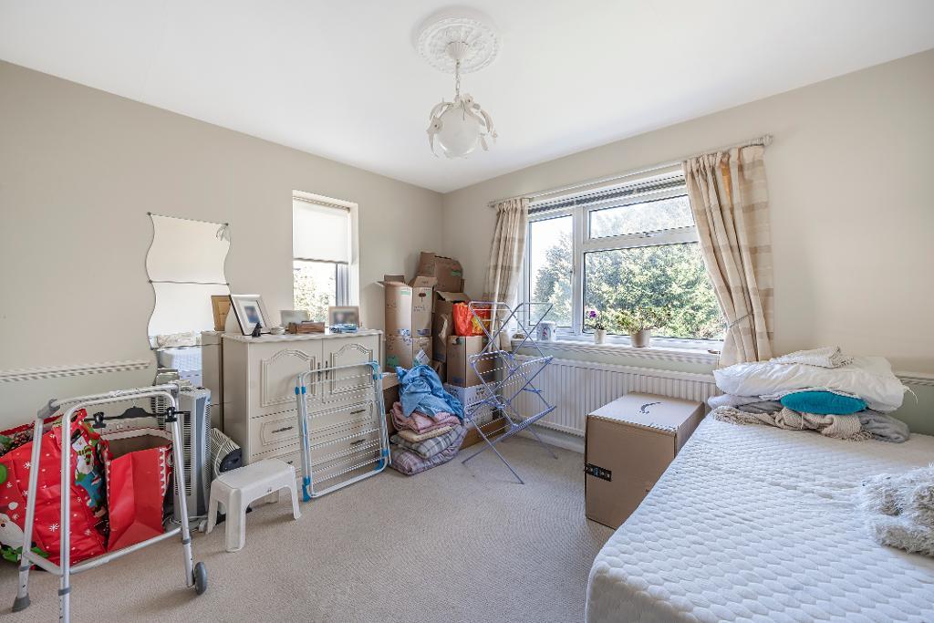3 Bedroom Semi-Detached for Sale in Warlingham, CR6 9AH