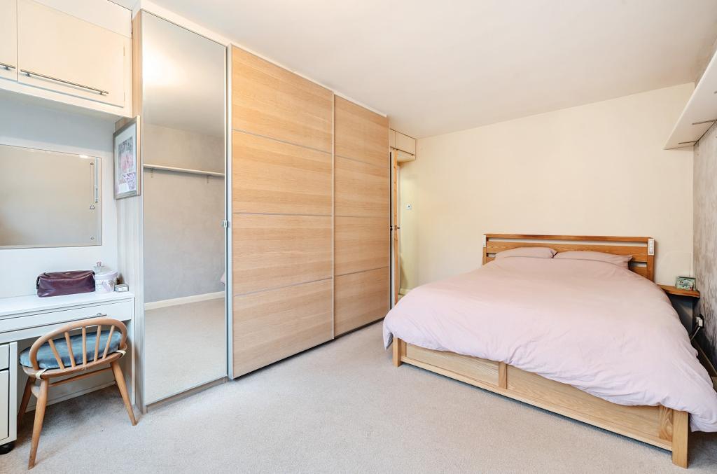 2 Bedroom Maisonette for Sale in Sanderstead, CR2 0AJ