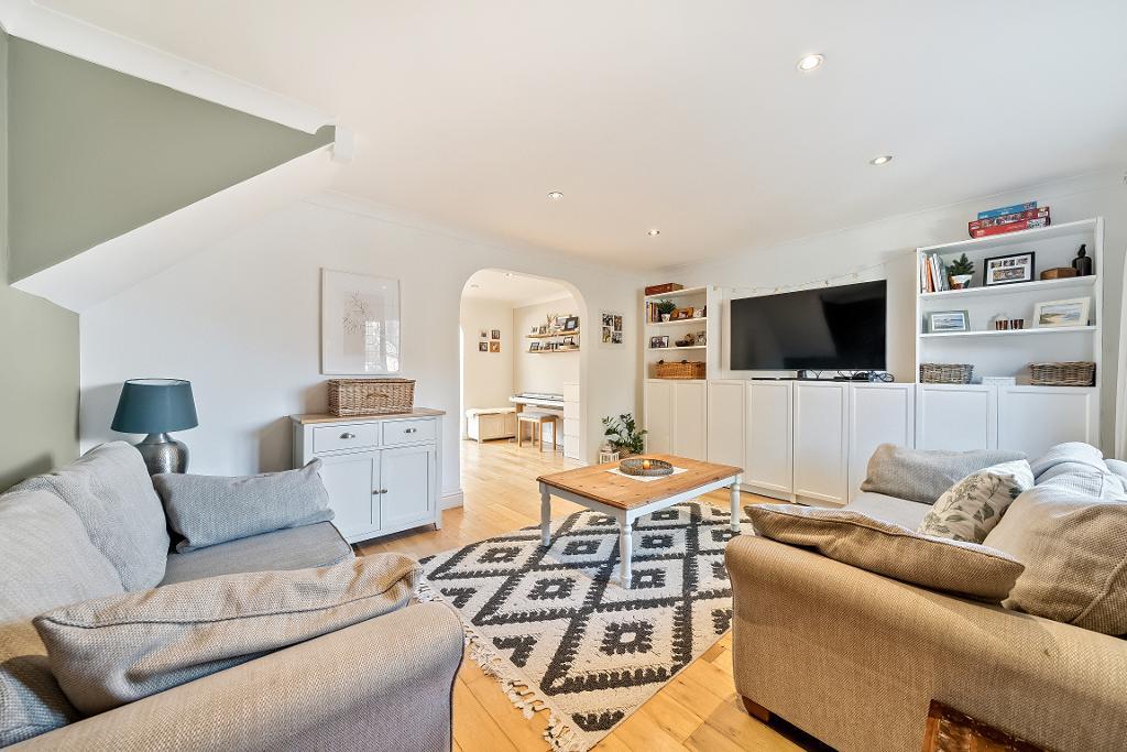 3 Bedroom Detached for Sale in South Croydon, CR2 0RS
