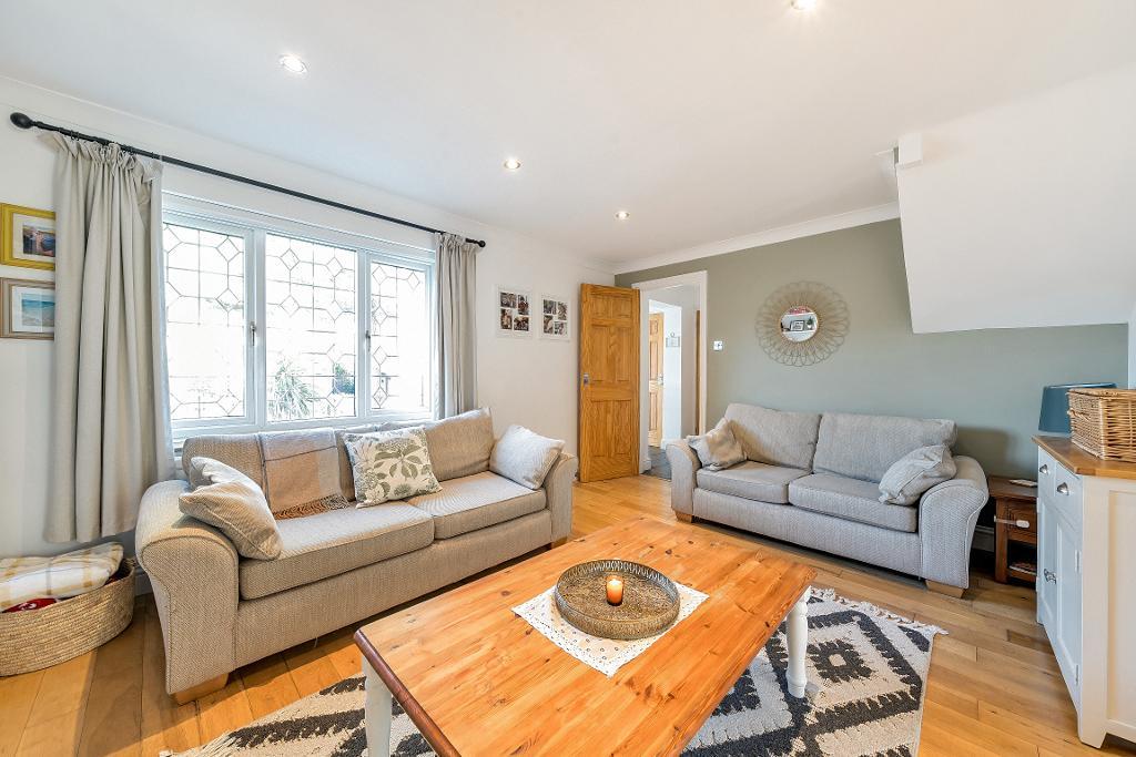 3 Bedroom Detached for Sale in South Croydon, CR2 0RS