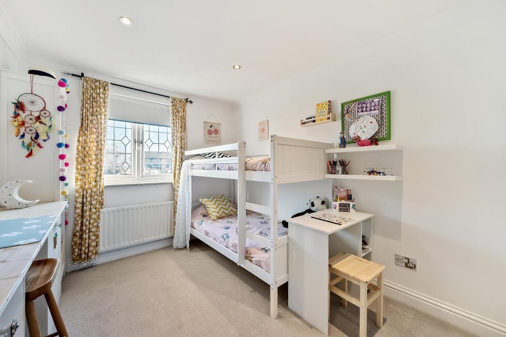 3 Bedroom Detached for Sale in South Croydon, CR2 0RS