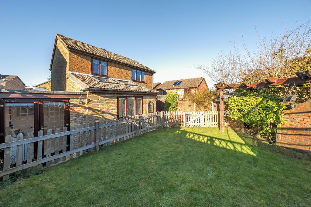 3 Bedroom Detached for Sale in South Croydon, CR2 0RS