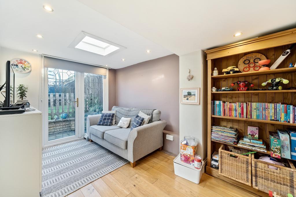 3 Bedroom Detached for Sale in South Croydon, CR2 0RS