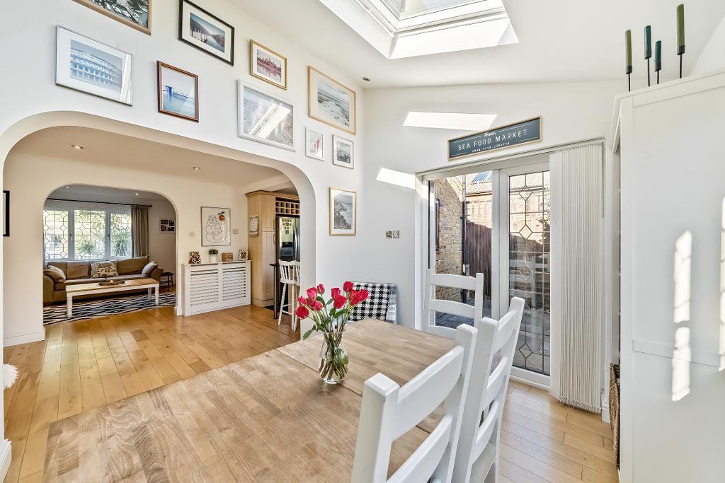 3 Bedroom Detached for Sale in South Croydon, CR2 0RS