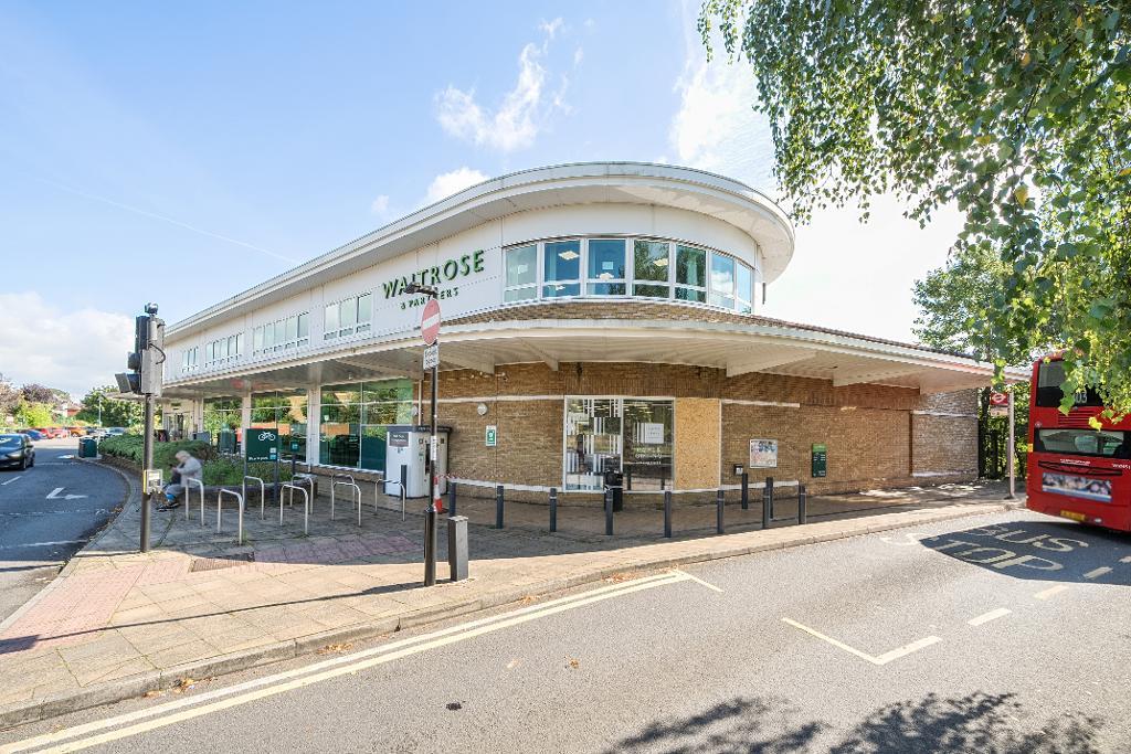 3 Bedroom Detached for Sale in South Croydon, CR2 0RS