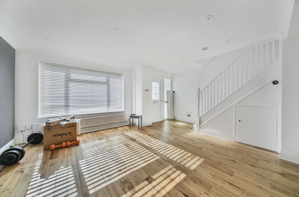 3 Bedroom Semi-Detached for Sale in Selsdon Vale, CR2 8PX
