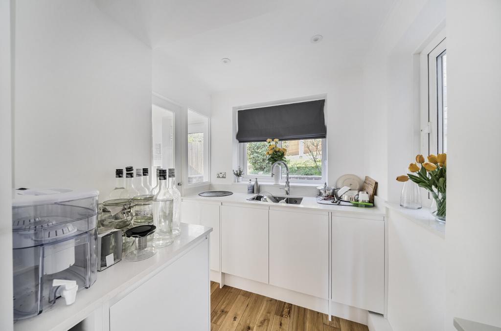 3 Bedroom Semi-Detached for Sale in Selsdon Vale, CR2 8PX