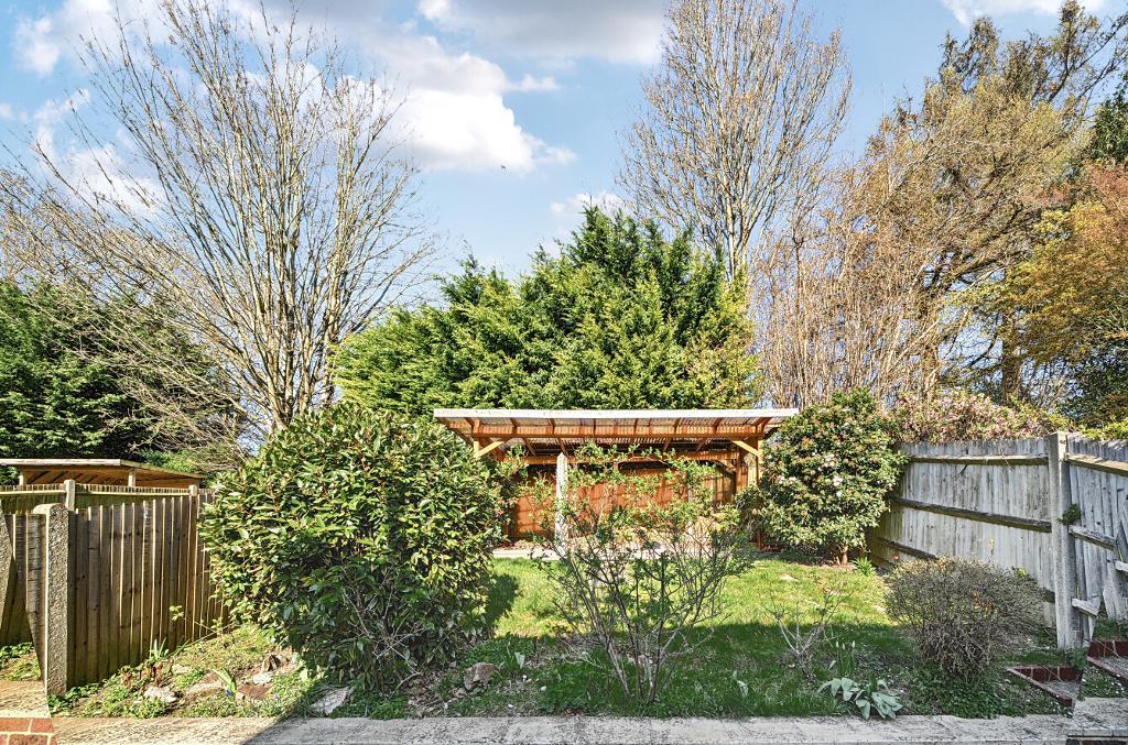 3 Bedroom Semi-Detached for Sale in Selsdon Vale, CR2 8PX