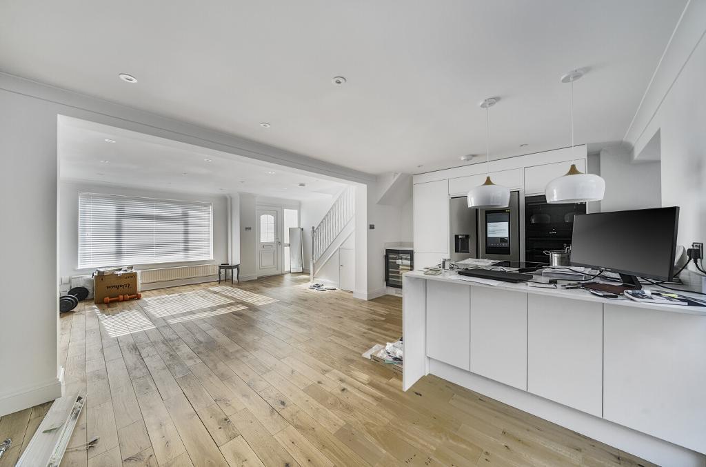 3 Bedroom Semi-Detached for Sale in Selsdon Vale, CR2 8PX