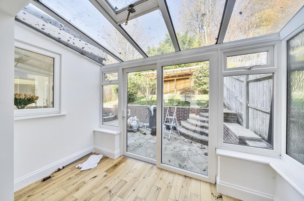 3 Bedroom Semi-Detached for Sale in Selsdon Vale, CR2 8PX