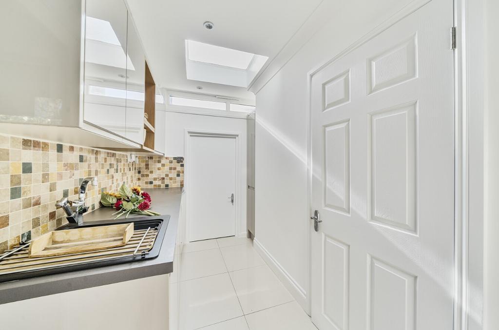3 Bedroom Semi-Detached for Sale in Selsdon Vale, CR2 8PX