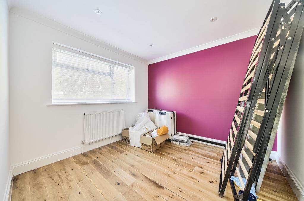 3 Bedroom Semi-Detached for Sale in Selsdon Vale, CR2 8PX