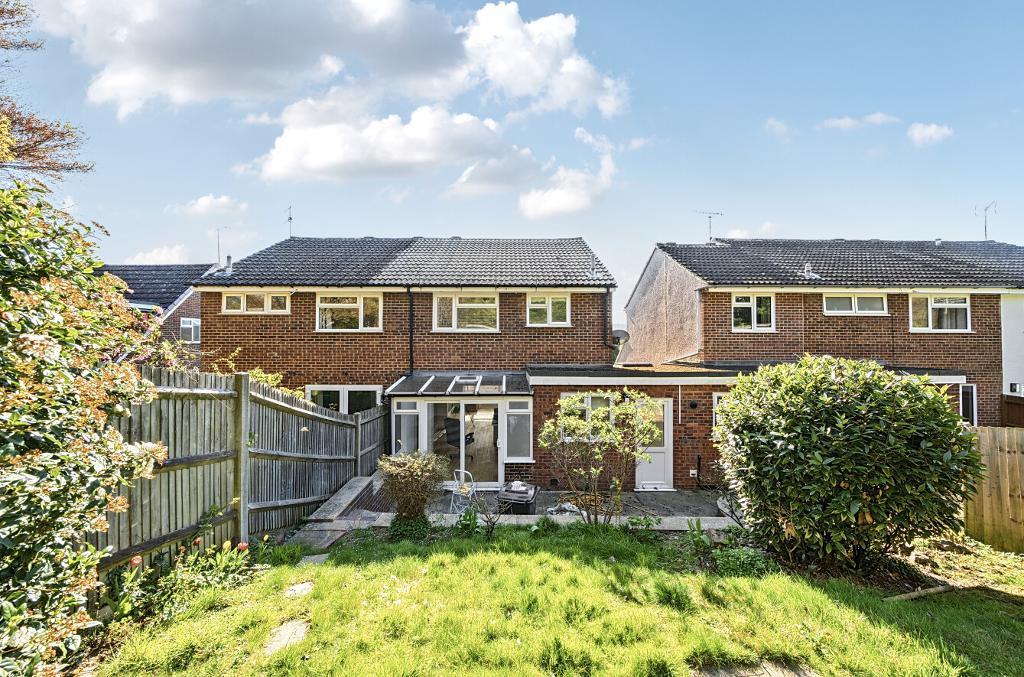 3 Bedroom Semi-Detached for Sale in Selsdon Vale, CR2 8PX