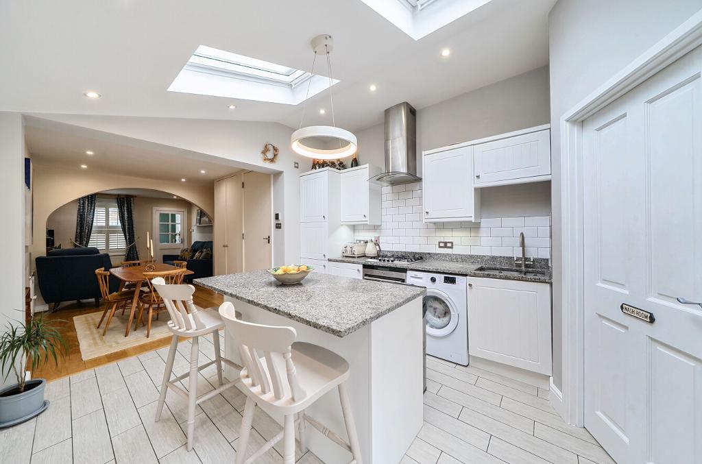 2 Bedroom Terraced for Sale in South Croydon, CR2 6HS