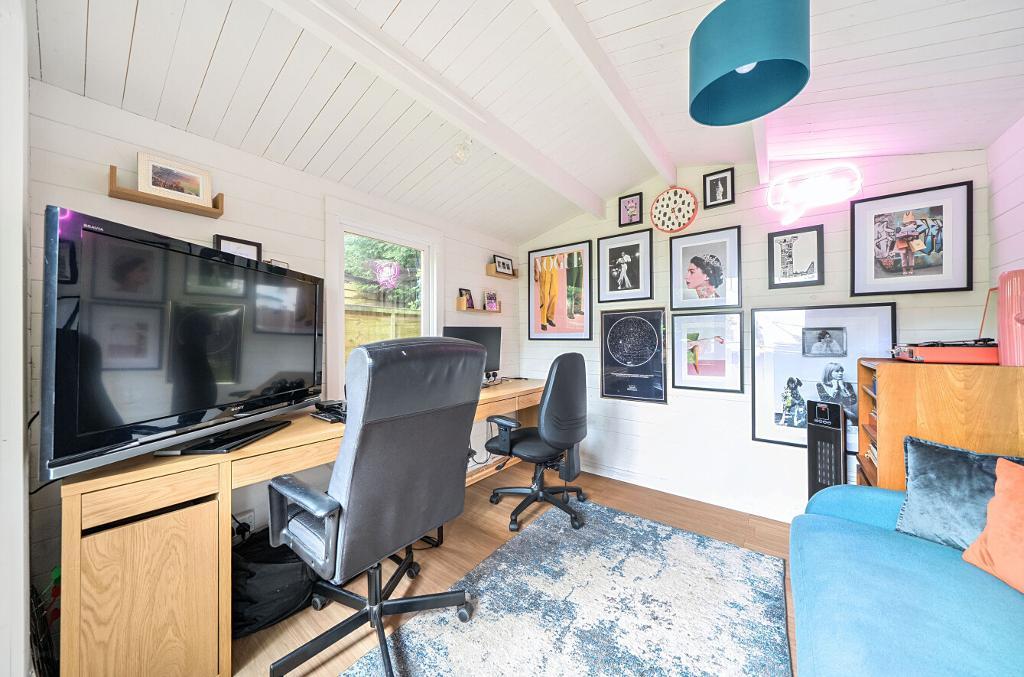 2 Bedroom Terraced for Sale in South Croydon, CR2 6HS
