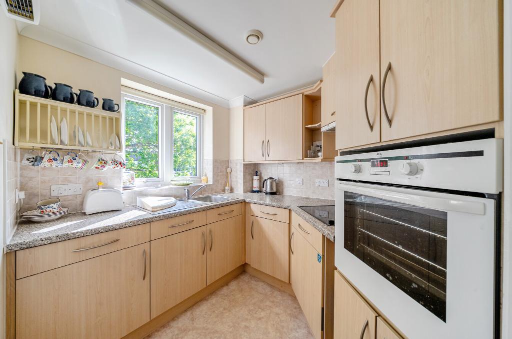 2 Bedroom Retirement Property for Sale in Warlingham, CR6 9DX