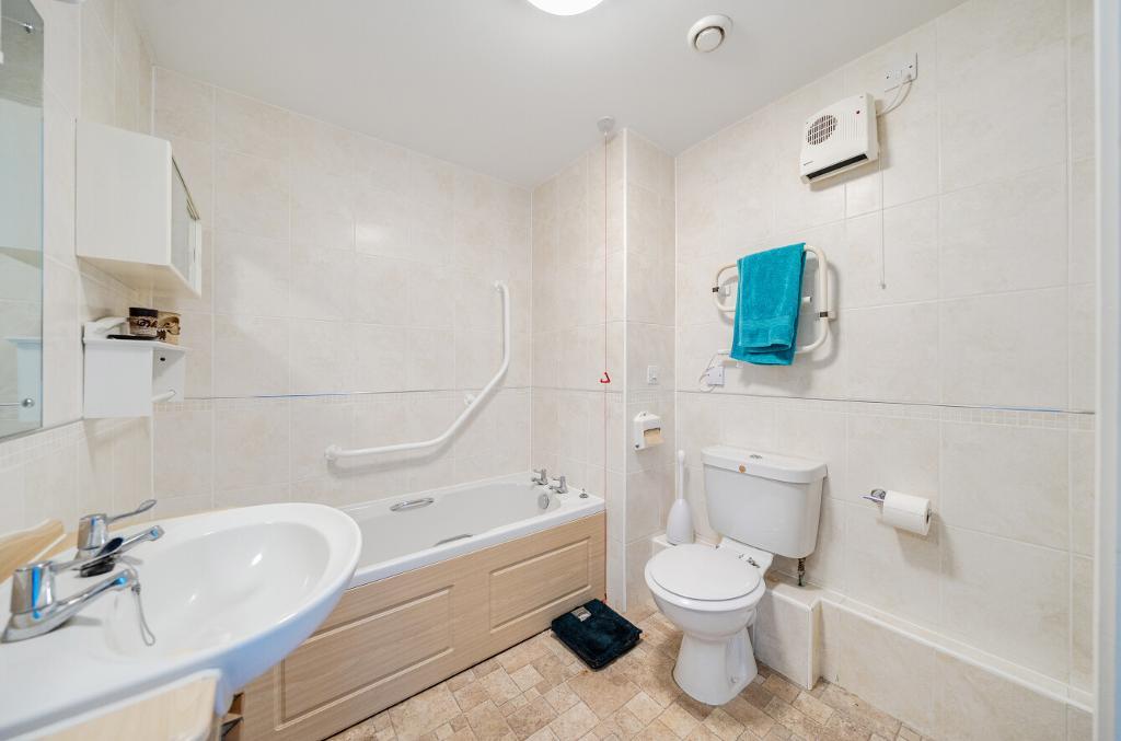 2 Bedroom Retirement Property for Sale in Warlingham, CR6 9DX