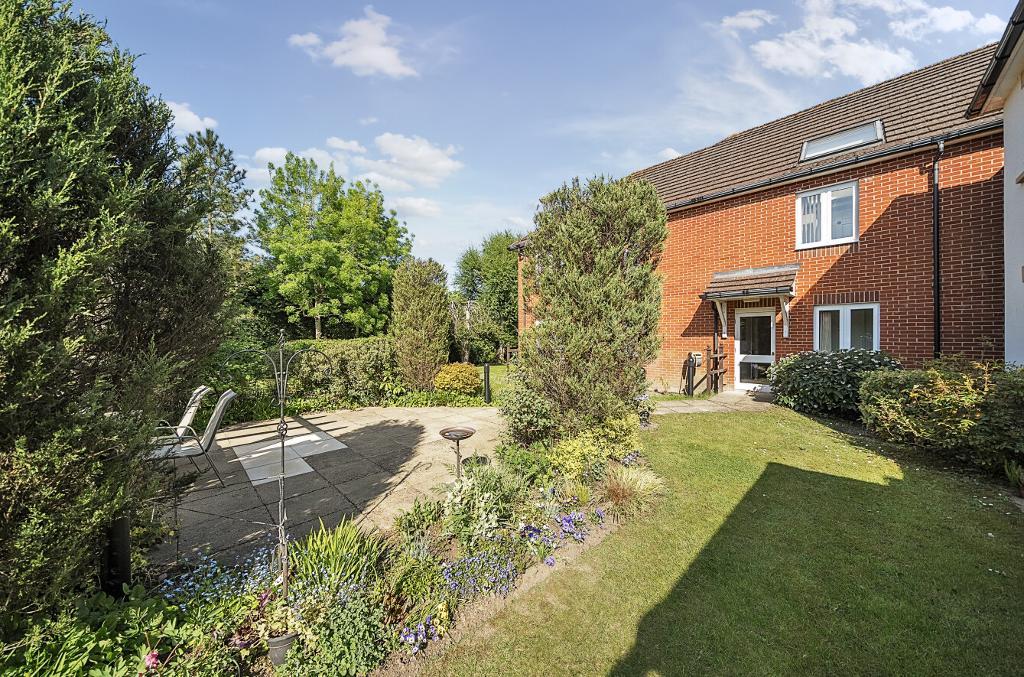 2 Bedroom Retirement Property for Sale in Warlingham, CR6 9DX