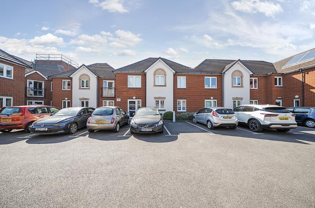 2 Bedroom Retirement Property for Sale in Warlingham, CR6 9DX