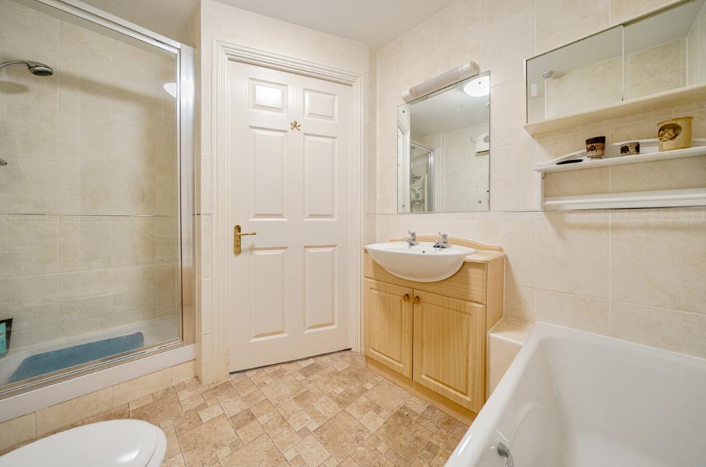 2 Bedroom Retirement Property for Sale in Warlingham, CR6 9DX