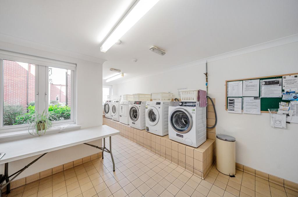 2 Bedroom Retirement Property for Sale in Warlingham, CR6 9DX